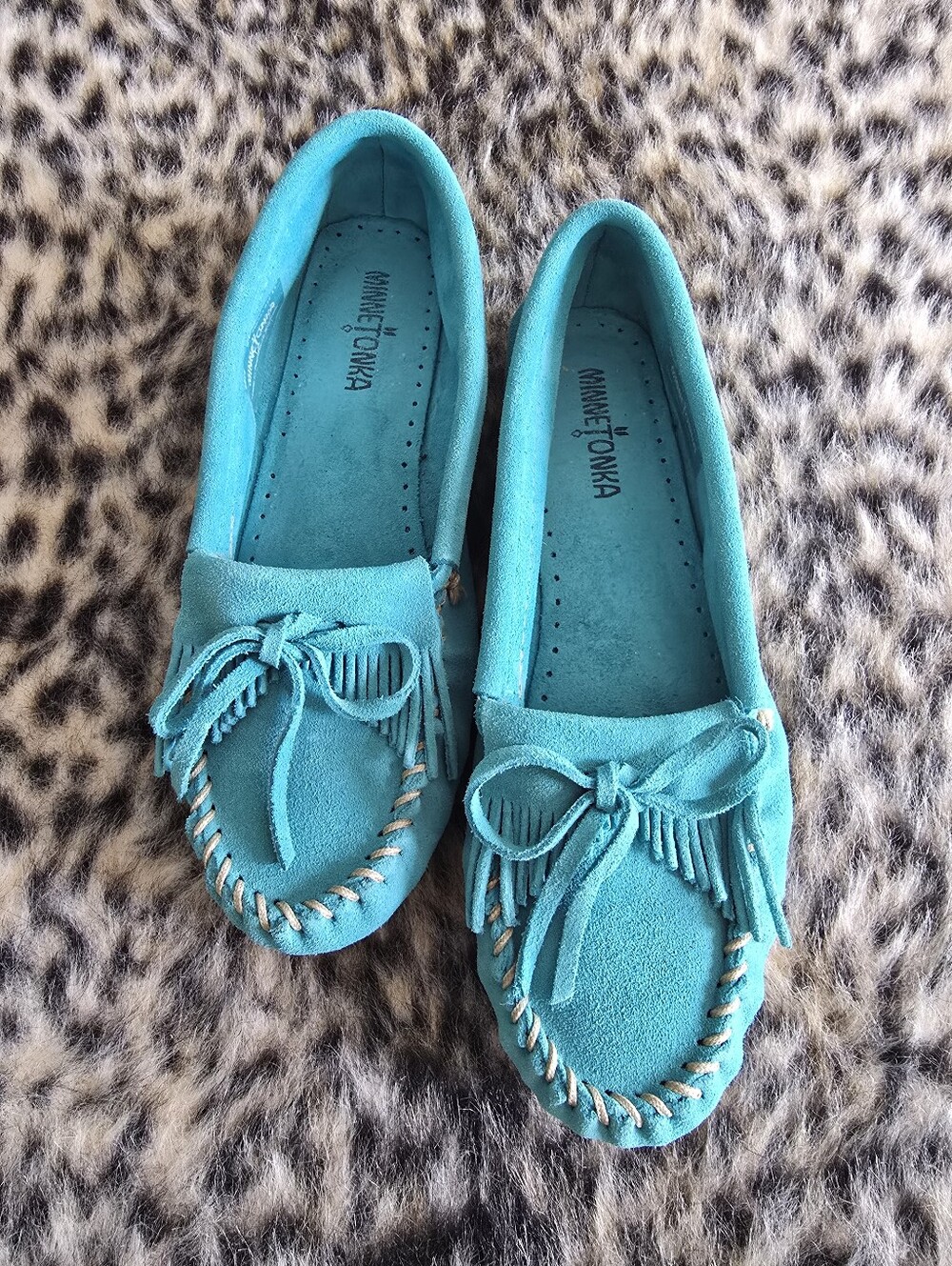 Minnetonka Kilty Hardsole Turquoise Suede Moccasins Size 9